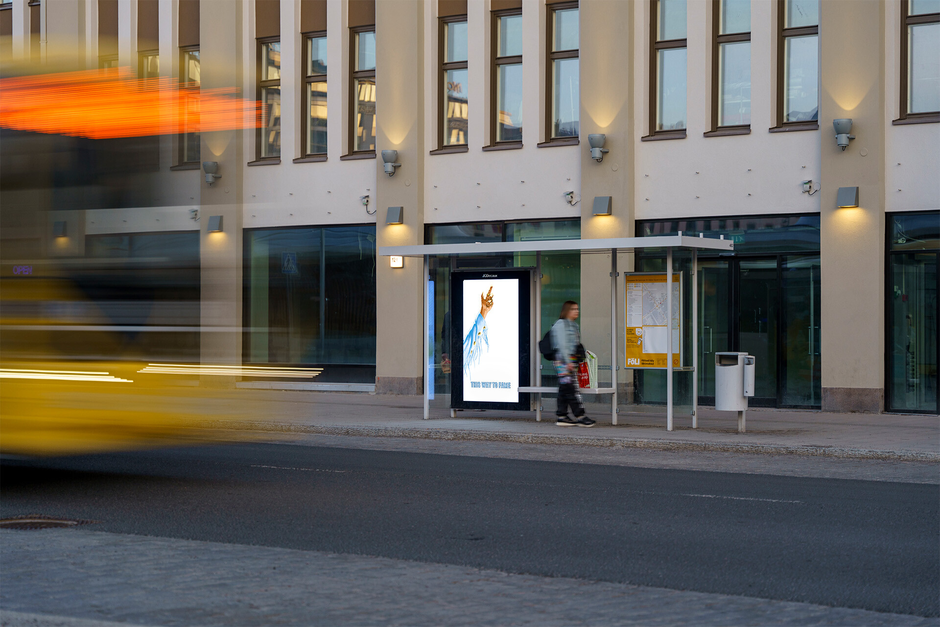 JCDecaux'in oma kampanja Turun Börssin bussipysäkillä.