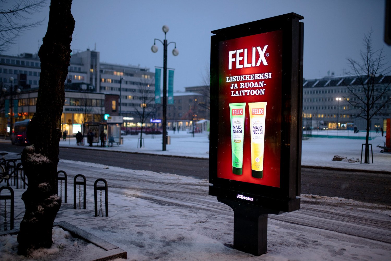 Flexin digitaalinen ulkomainos Lahden Kauppatorin laidalla.