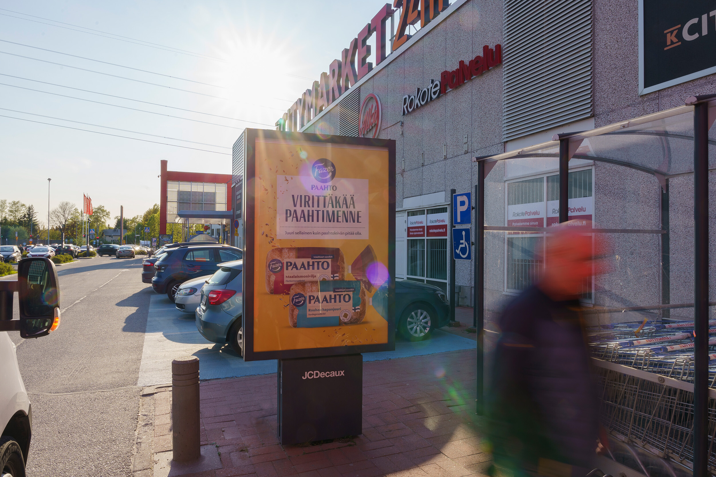 Fazerin abribus-julistemainos Citymarketin läheisyydessä.