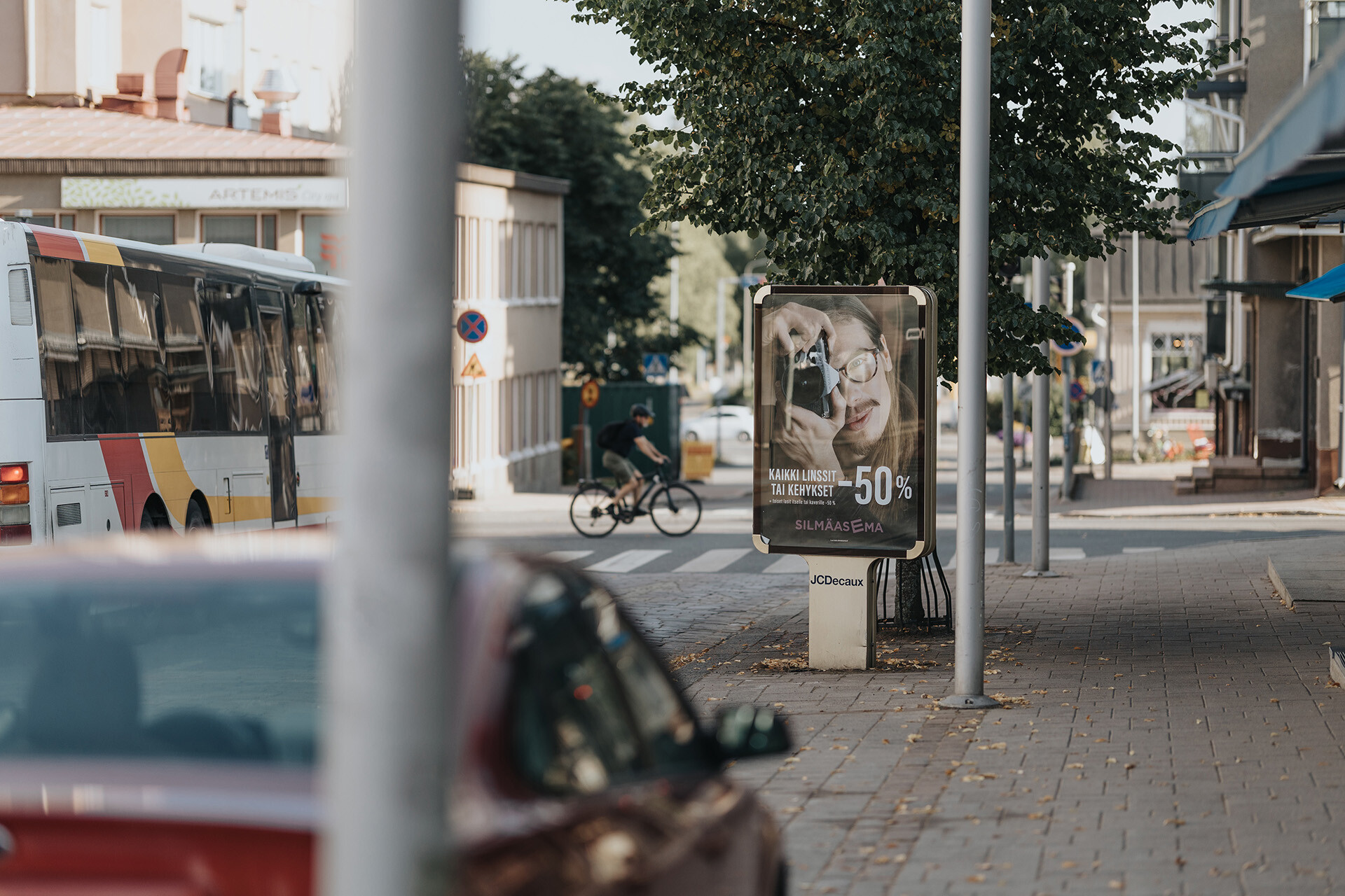 Silmäaseman abribus-julistekampanja Hämeenlinnassa.