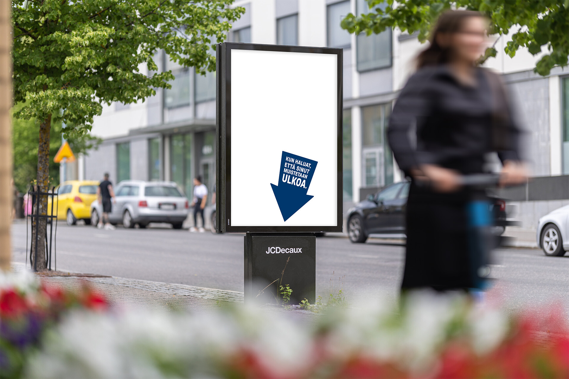 JCDecaux'in oma julistekampanja Lappeenrannassa kadun varrella.